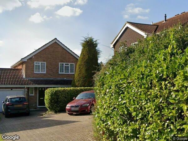 House Stirling Drive in Greater London
