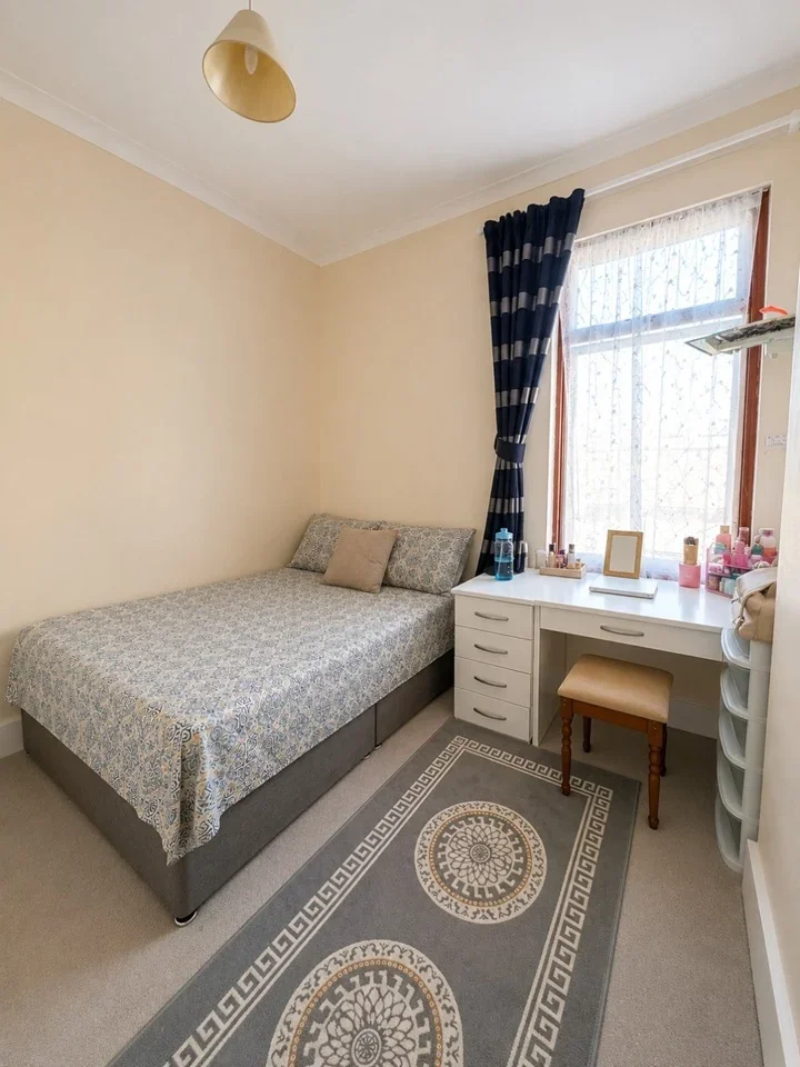 Room Bellevue Place in Southend-on-Sea