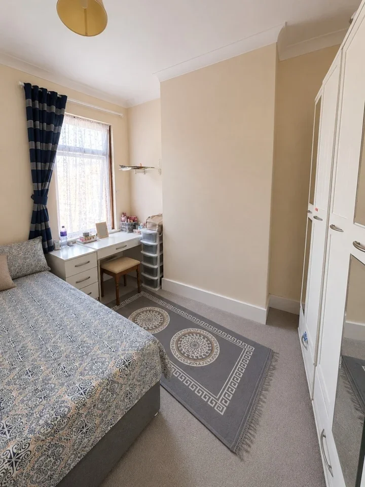Room Bellevue Place in Southend-on-Sea
