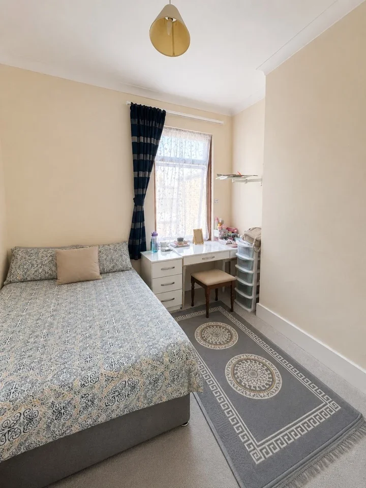 Room Bellevue Place in Southend-on-Sea
