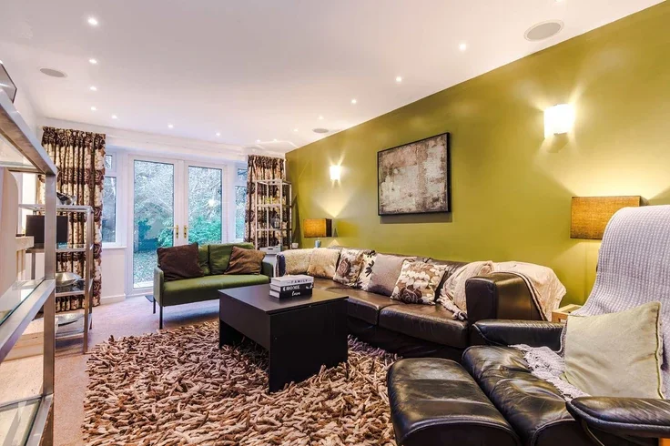 Flat Netherwood Road in Manchester