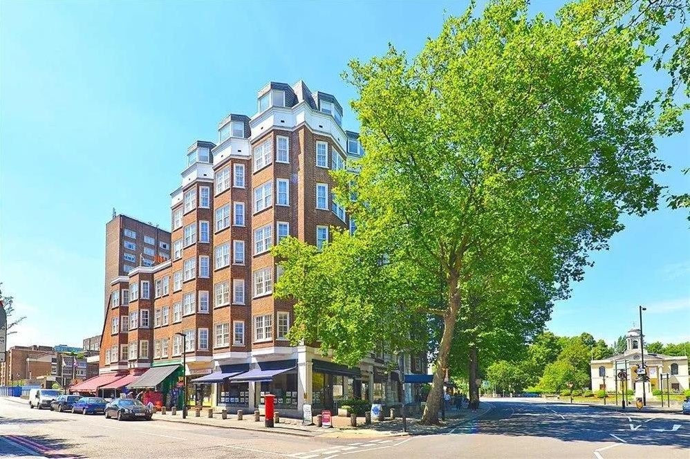 Flat Park Road in City of Westminster