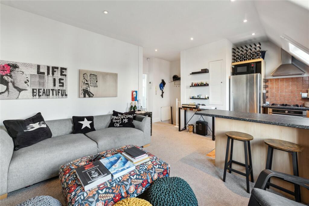Flat Sheffield Terrace in Greater London