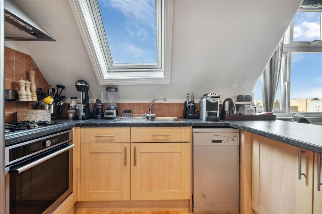 Flat Sheffield Terrace in Greater London