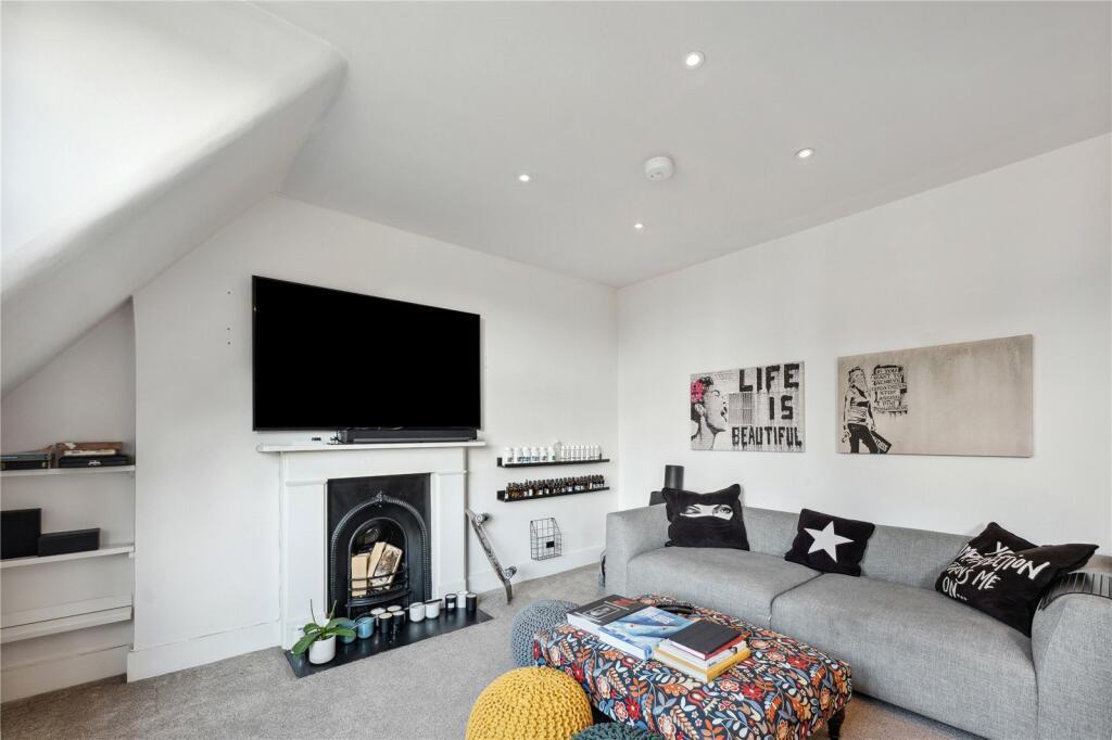 Flat Sheffield Terrace in Greater London