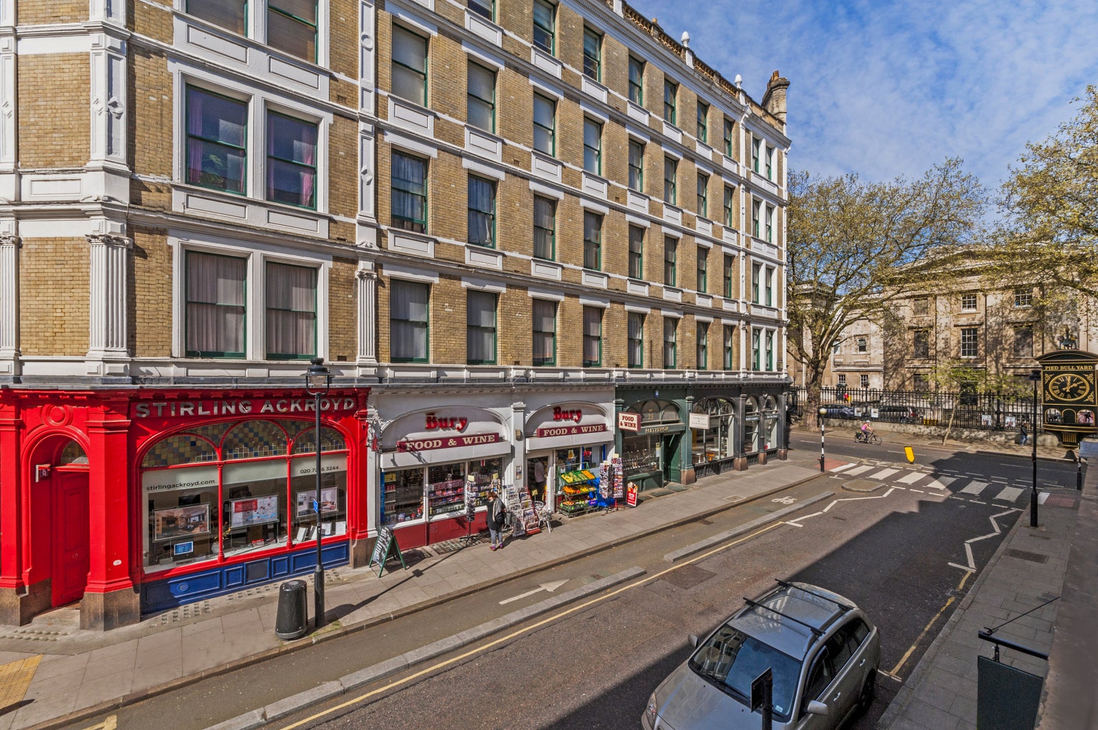Flat Pied Bull Yard in Greater London