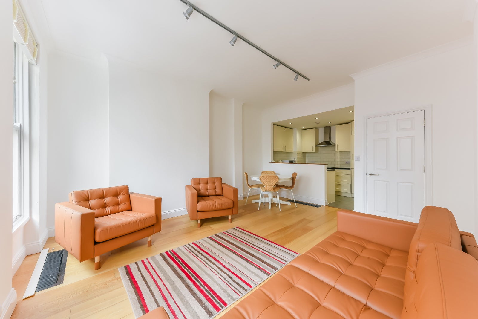 Flat Pied Bull Yard in Greater London