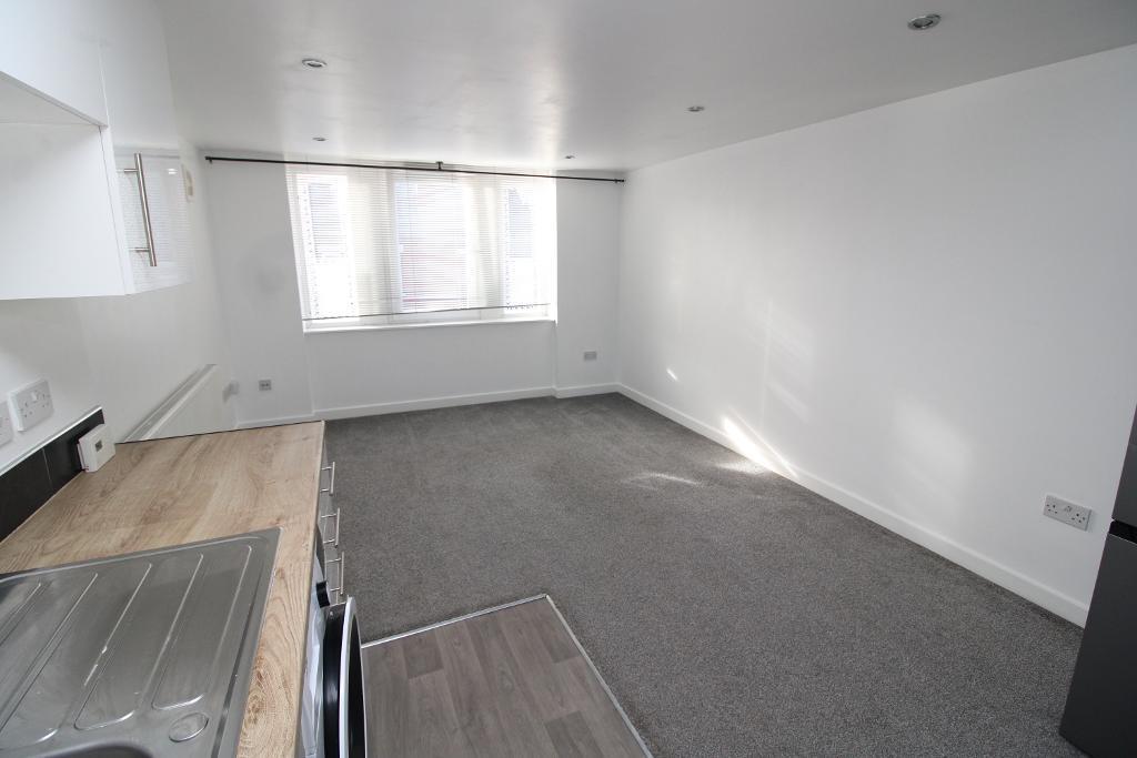 Flat Mottram Road in Tameside