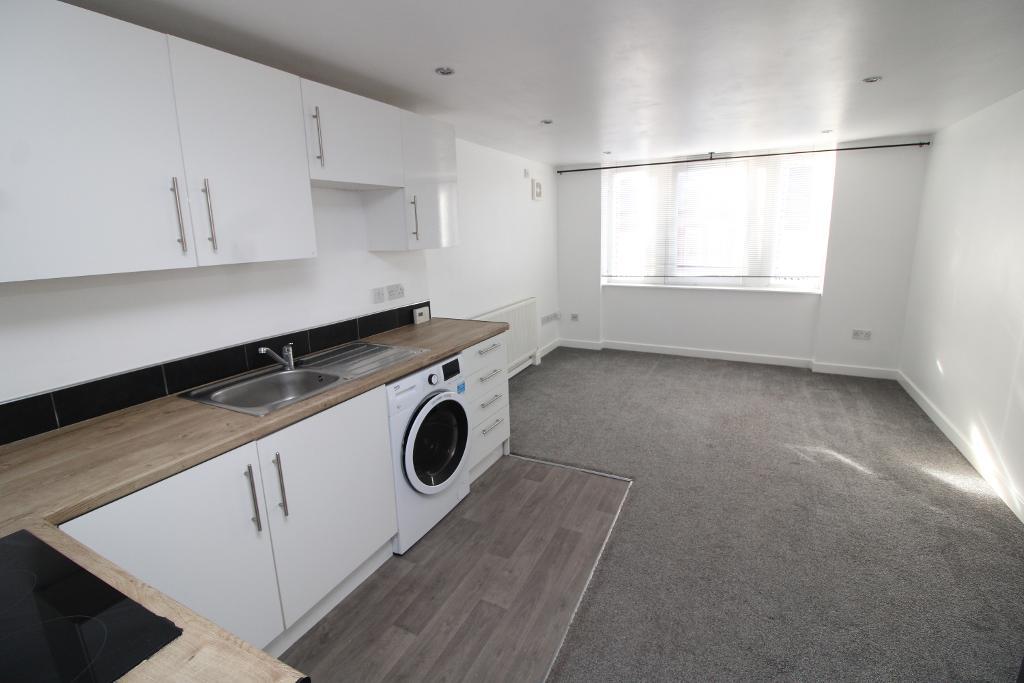 Flat Mottram Road in Tameside