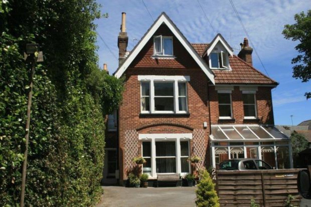 Flat Knole Road in Bournemouth
