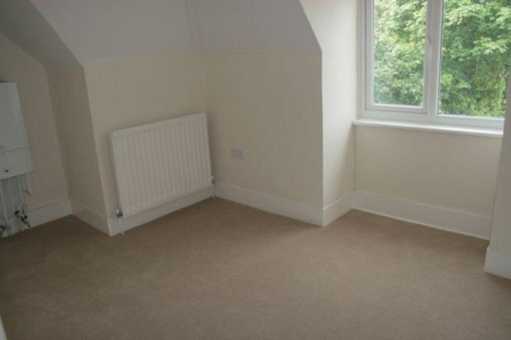 Flat Knole Road in Bournemouth