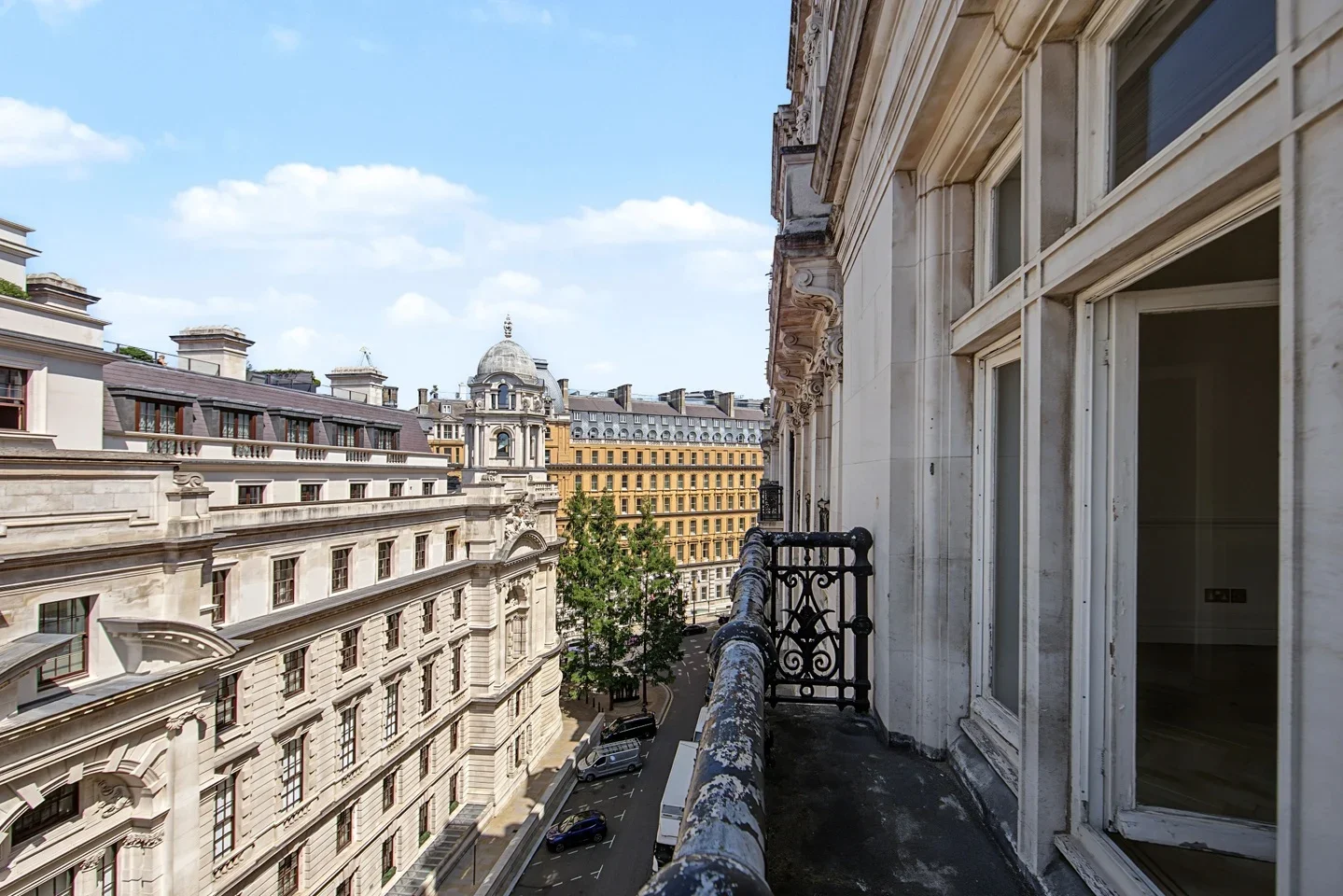 Flat Whitehall Place in City of Westminster