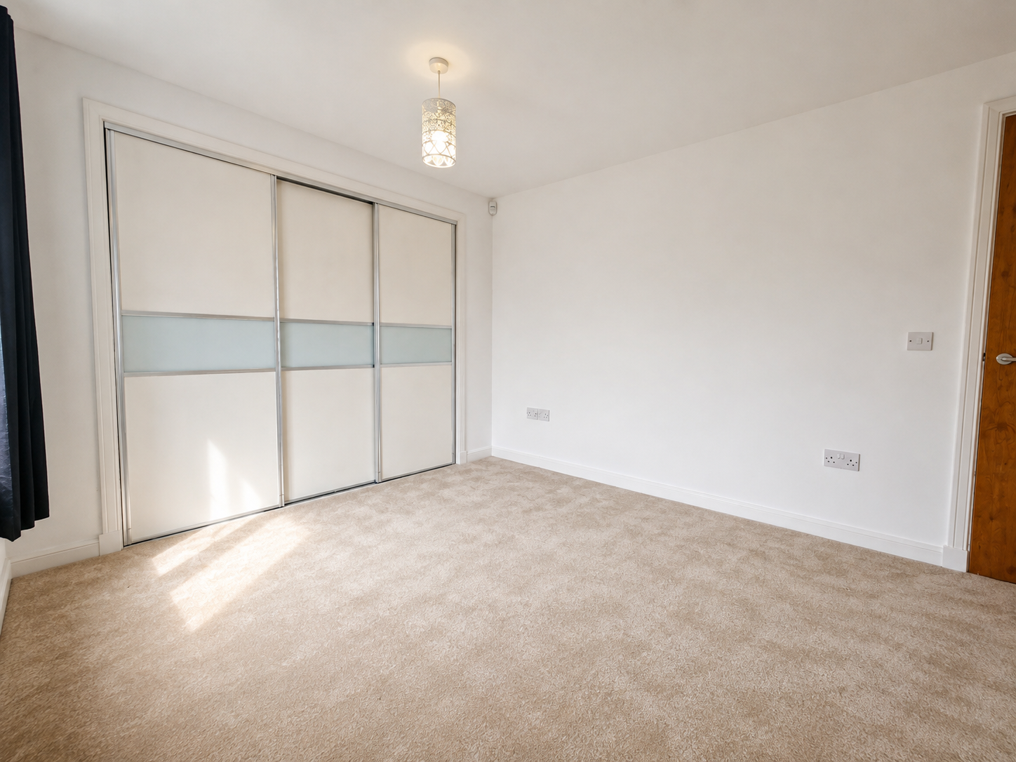 Flat Chesterfield Gardens in Glasgow