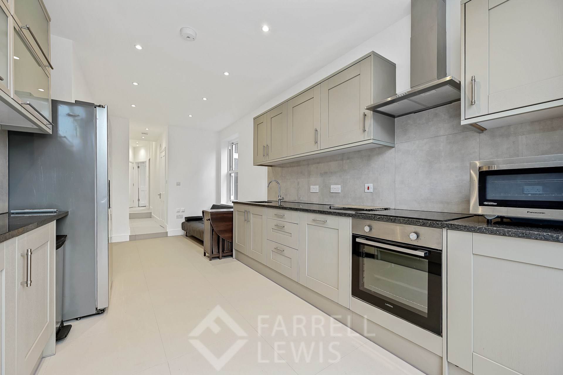 Flat Sedgeford Road in Greater London