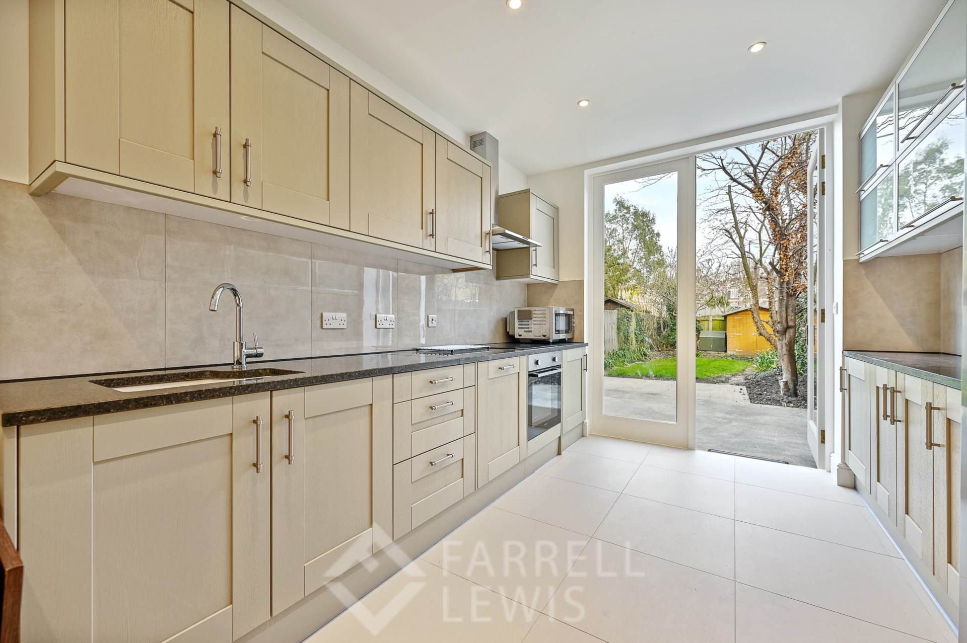 Flat Sedgeford Road in Greater London
