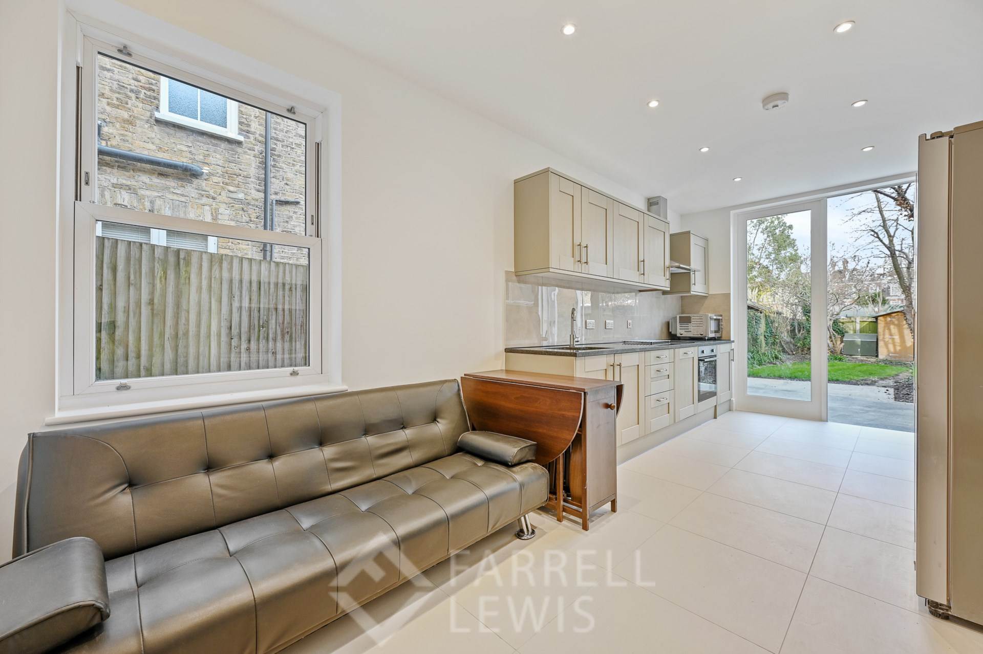 Flat Sedgeford Road in Greater London