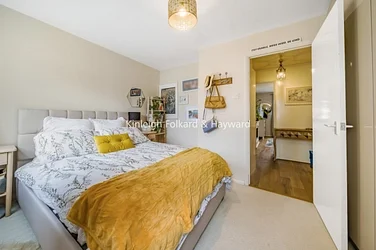 Flat Henry Doulton Drive in Greater London