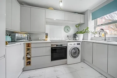 Flat Henry Doulton Drive in Greater London