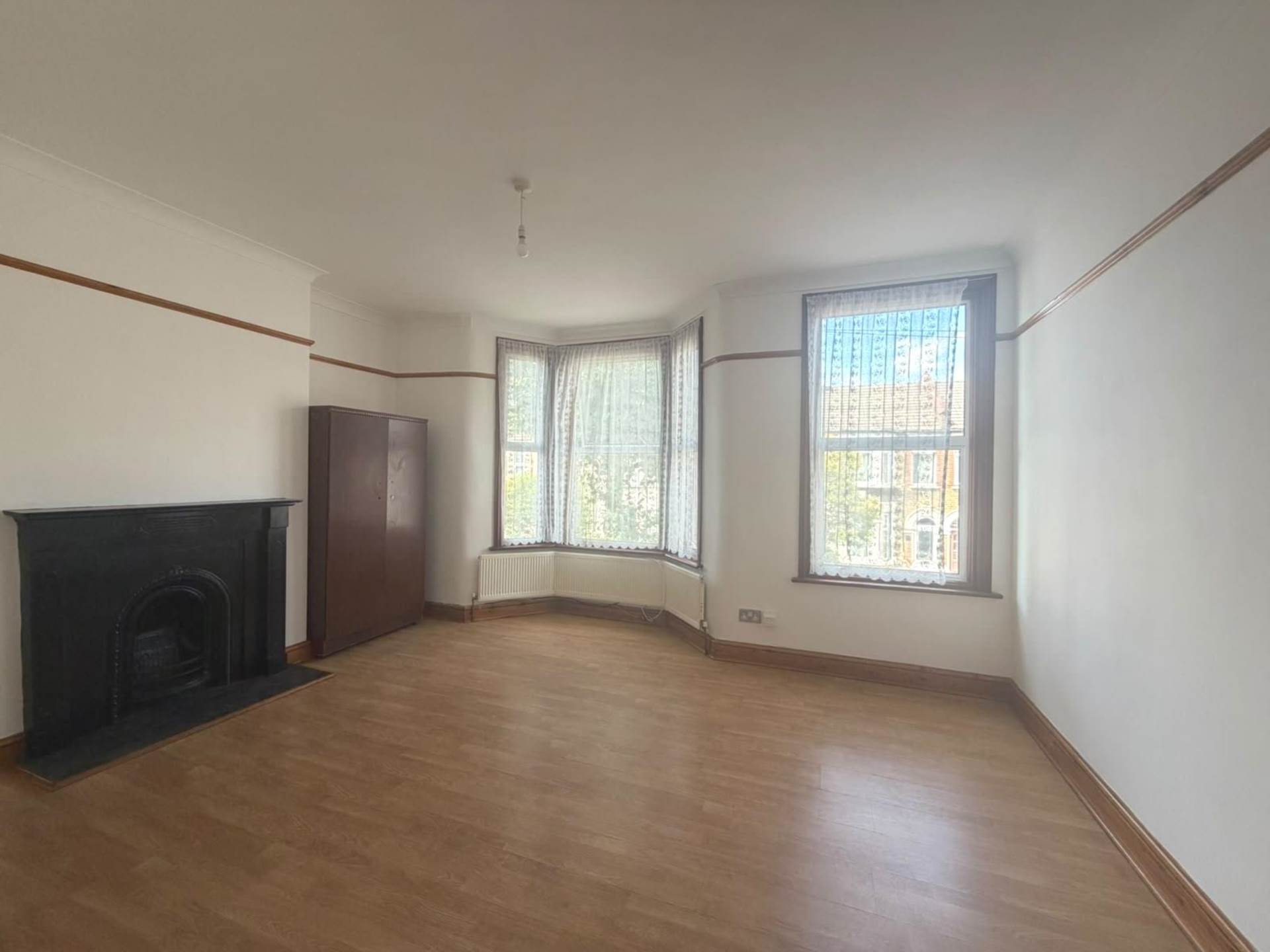 Flat Simonds Road in Greater London