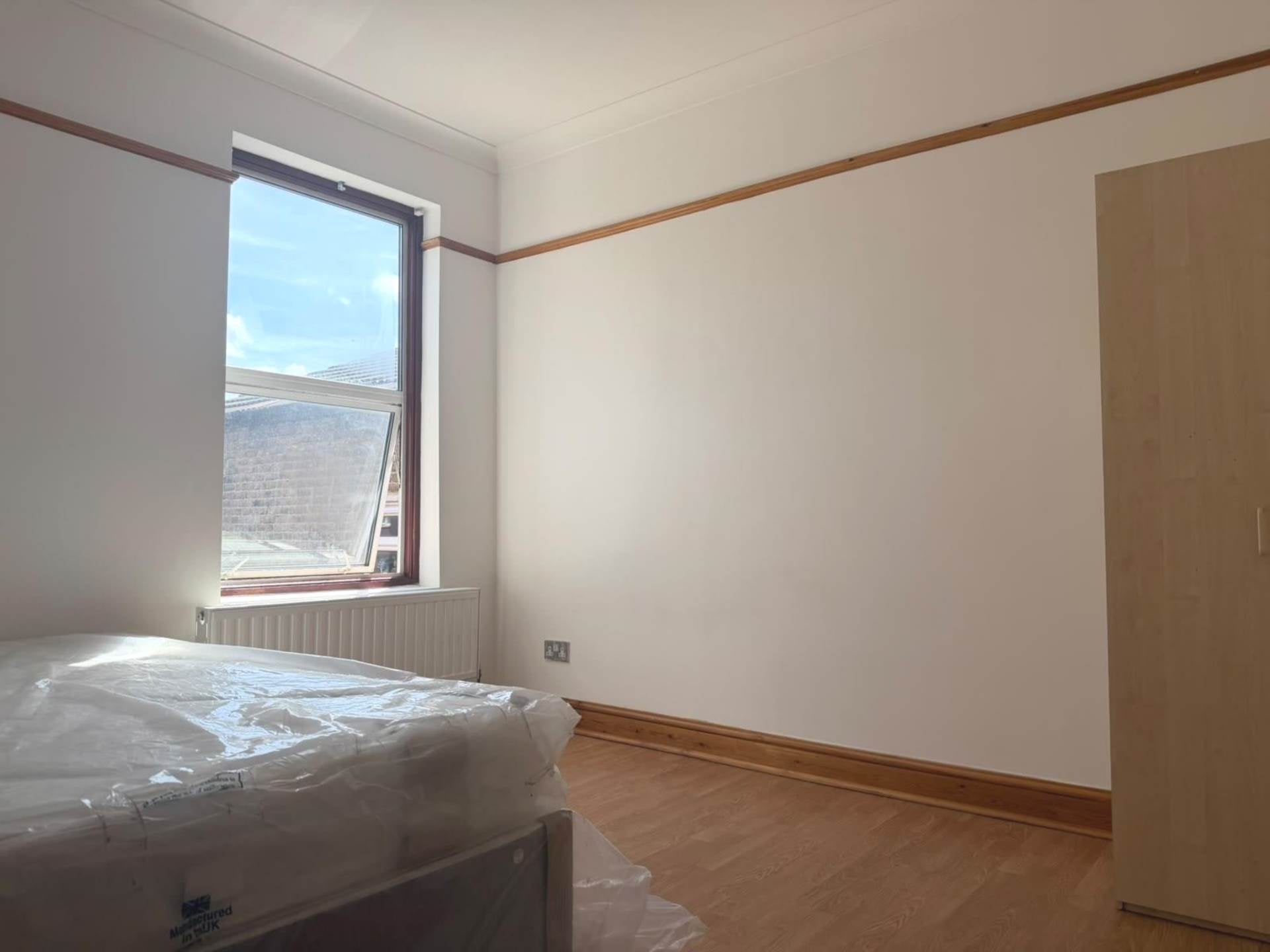 Flat Simonds Road in Greater London