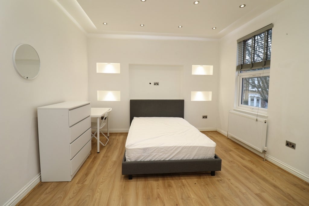 Room Globe Road in Greater London