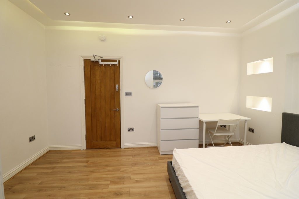 Room Globe Road in Greater London