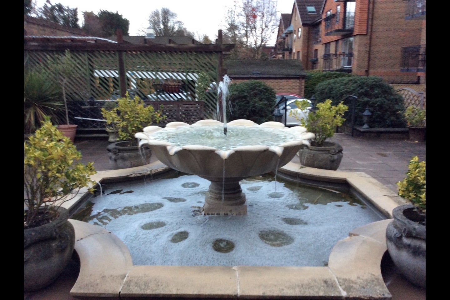 Flat Lansdowne Road in Greater London