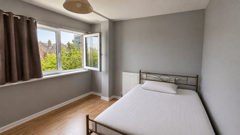 Room Pauntley Street in Greater London