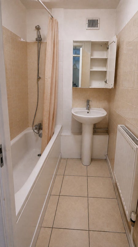 Room Pauntley Street in Greater London