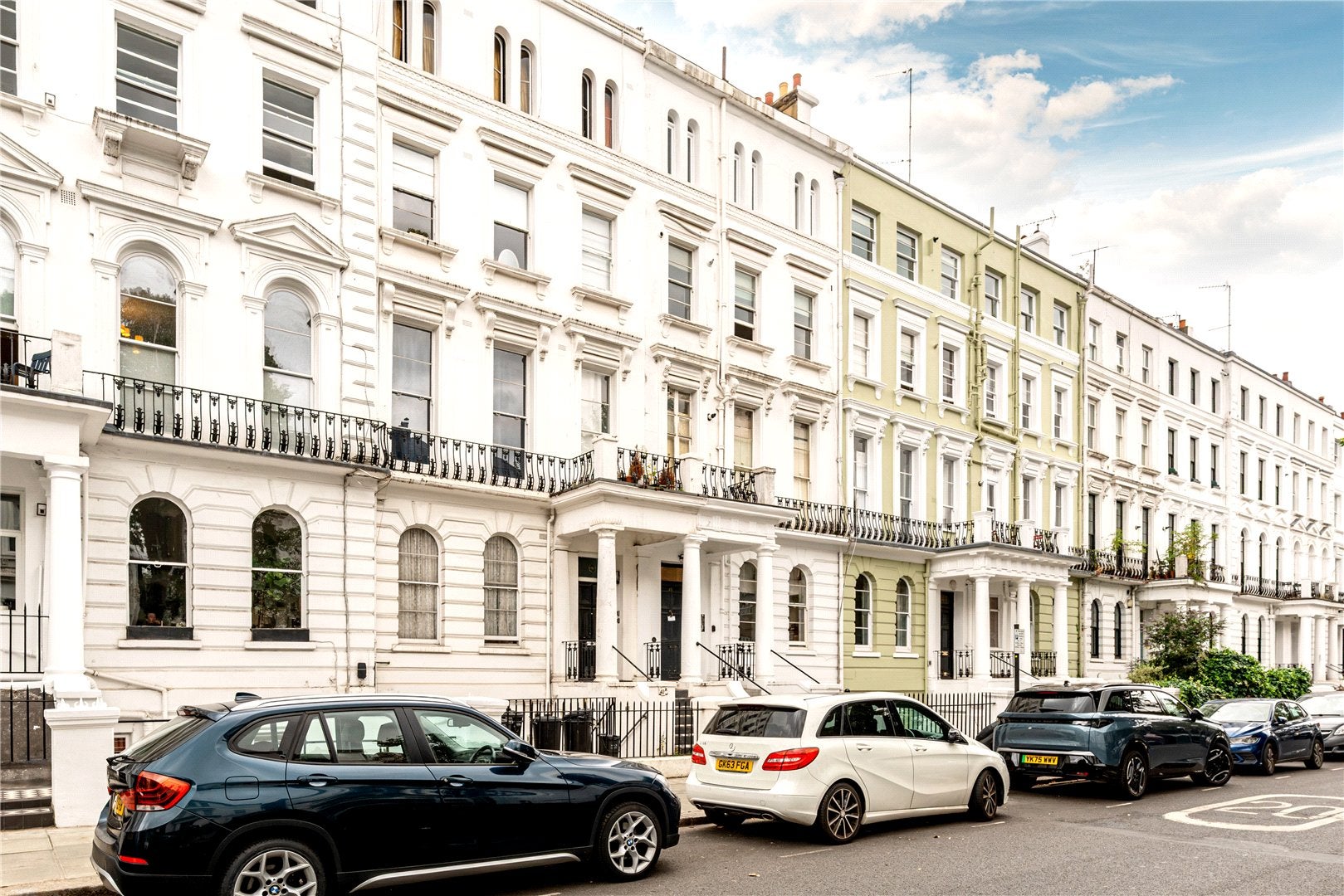 Flat Elgin Crescent in Greater London