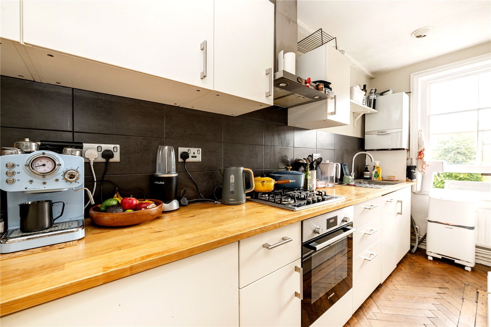 Flat Elgin Crescent in Greater London