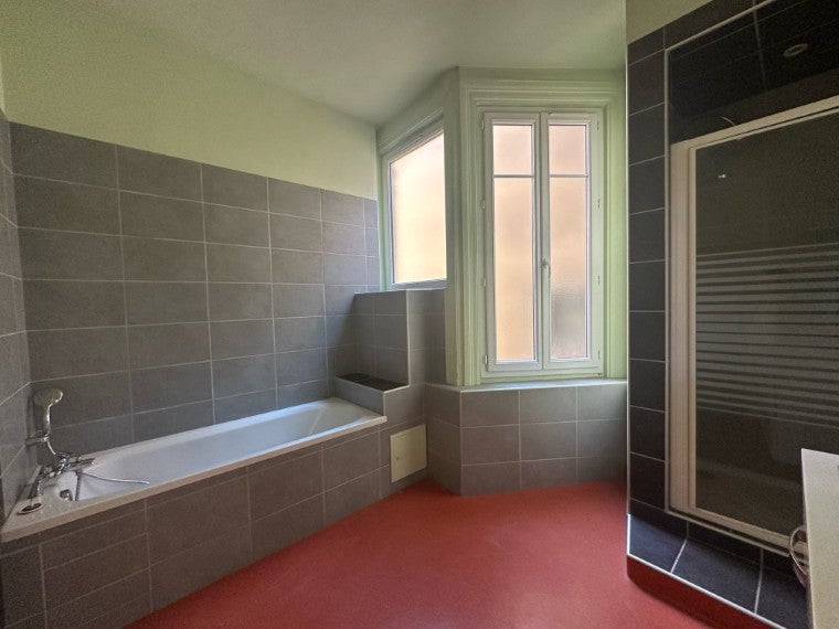 Flat Rue Crozatier in Le Puy-en-Velay