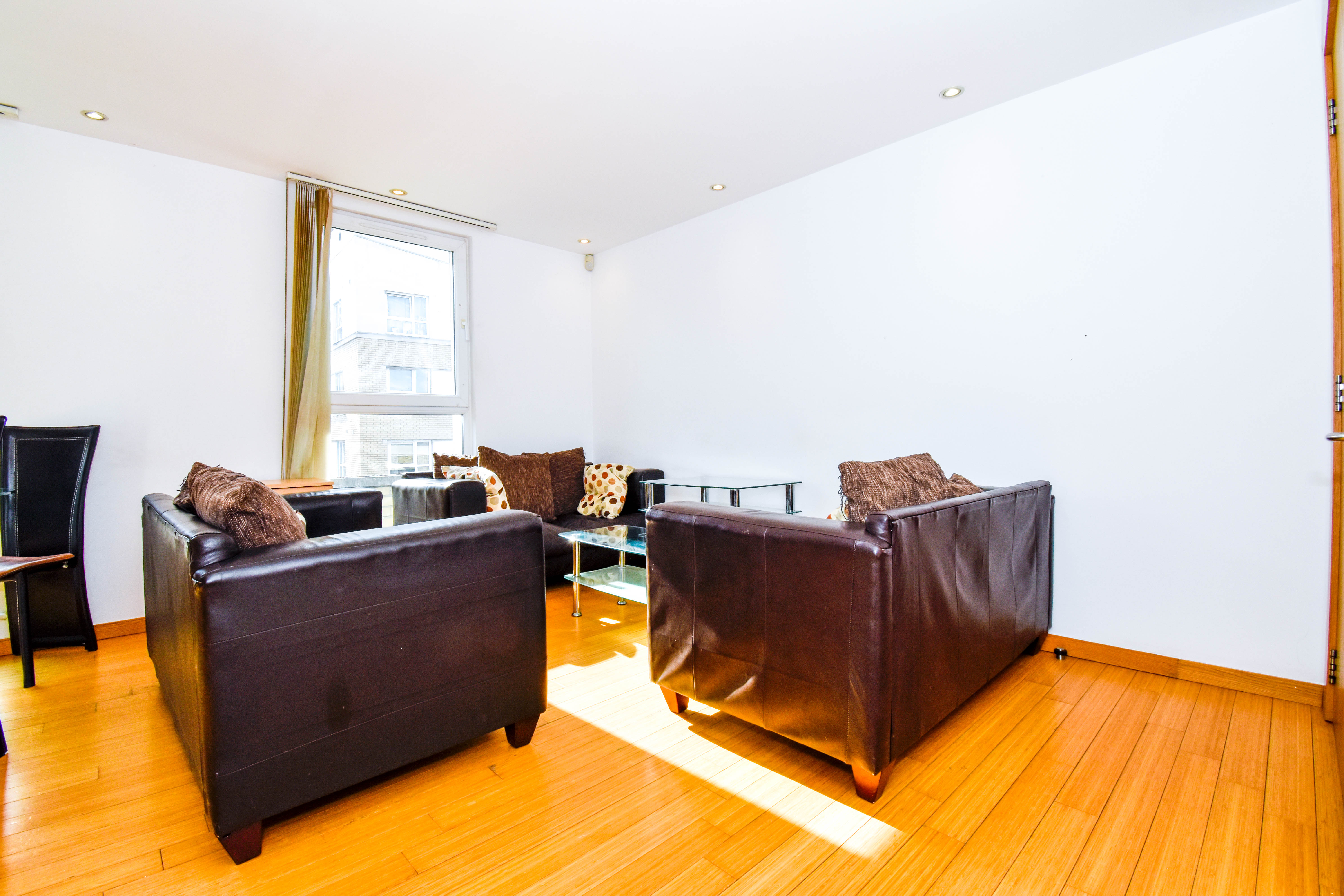 Flat Westferry Road in Greater London