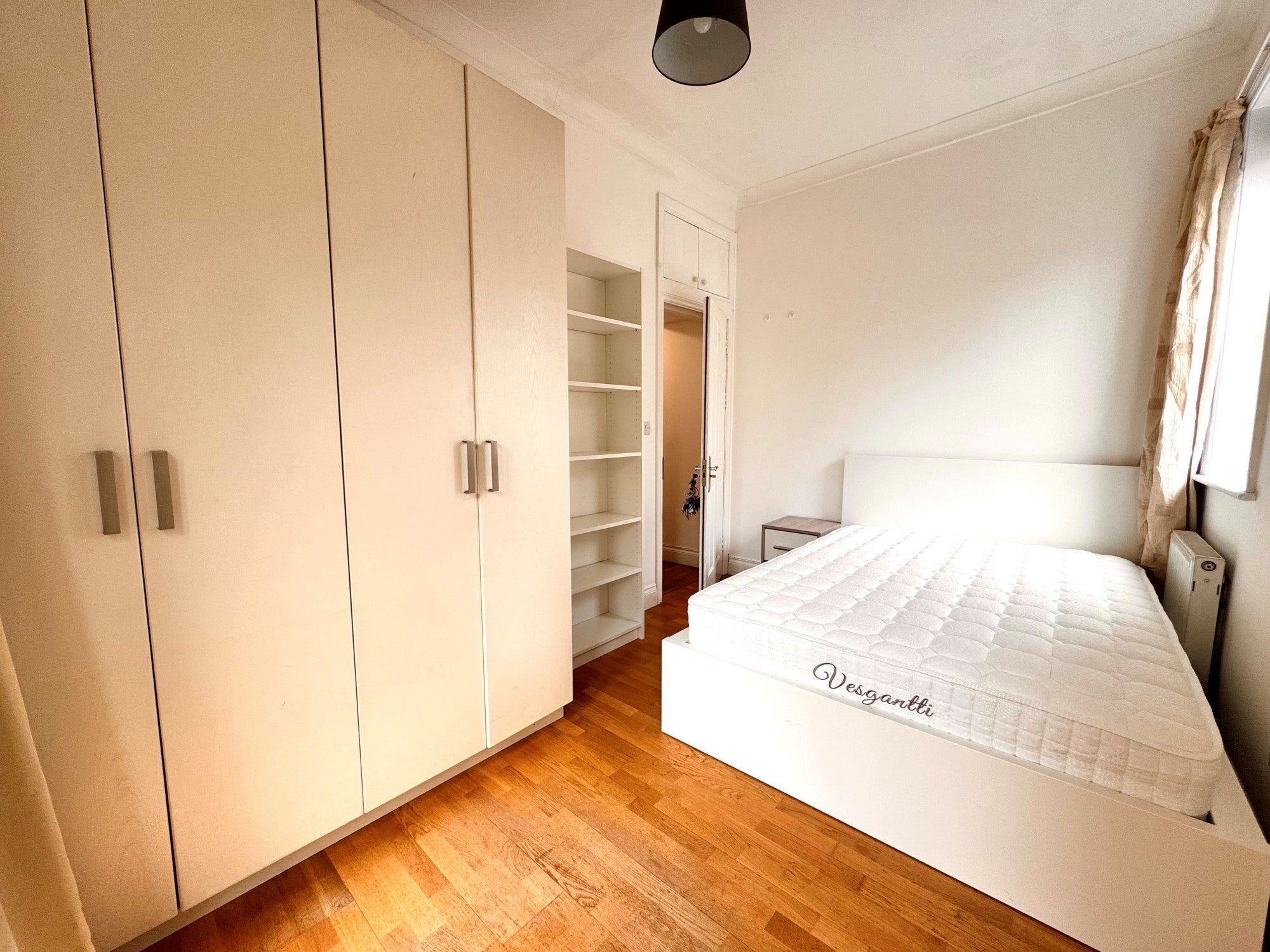 Flat Warwick Road in Greater London