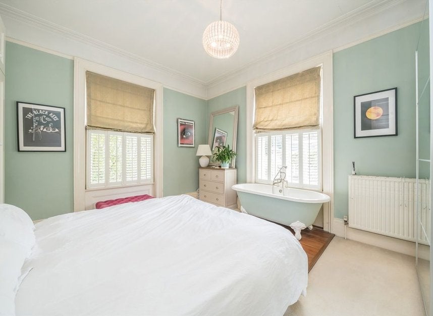 Flat Riverdale Road in Greater London