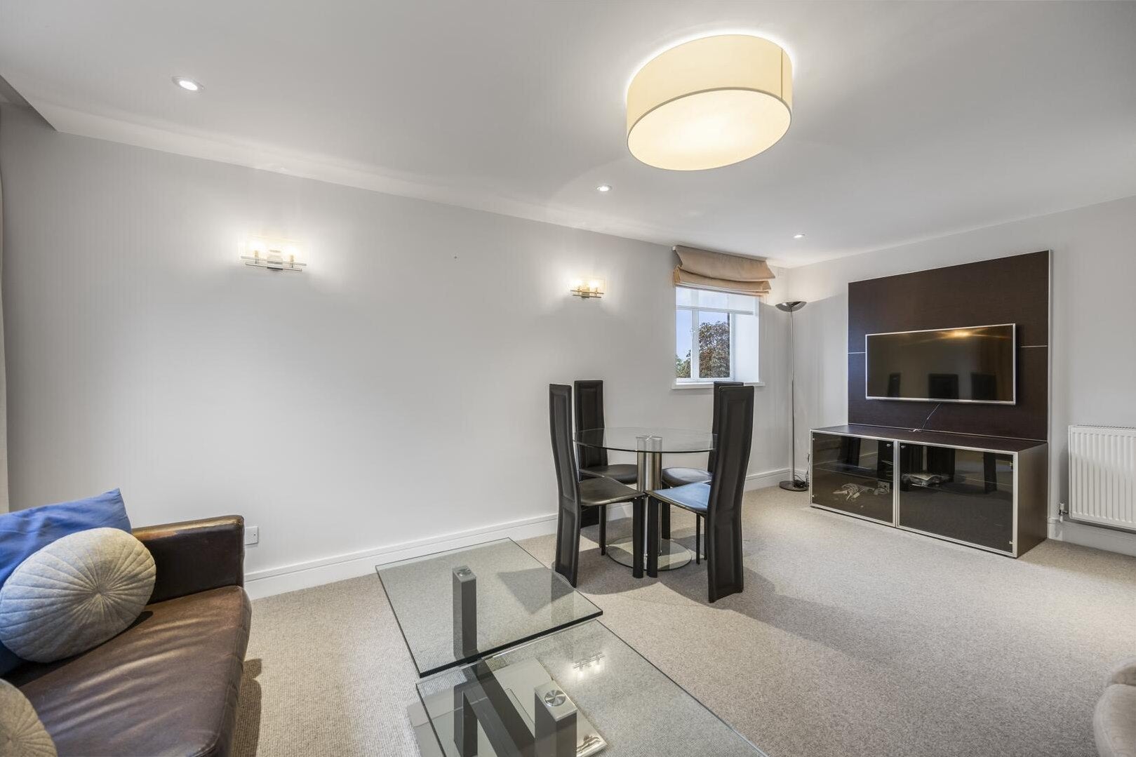Flat Ladbroke Road in Greater London