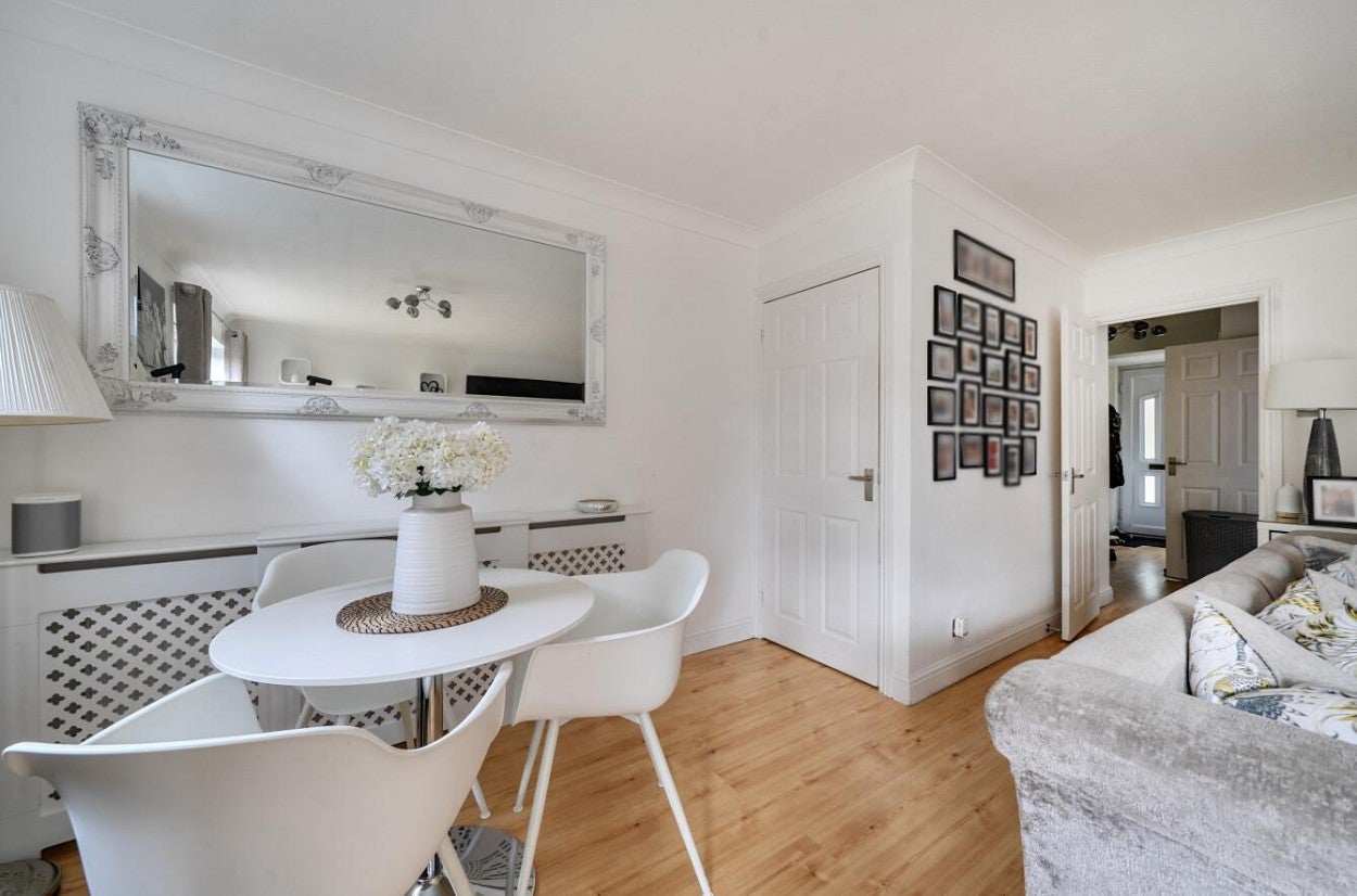 House Redmayne Close in Surrey Heath