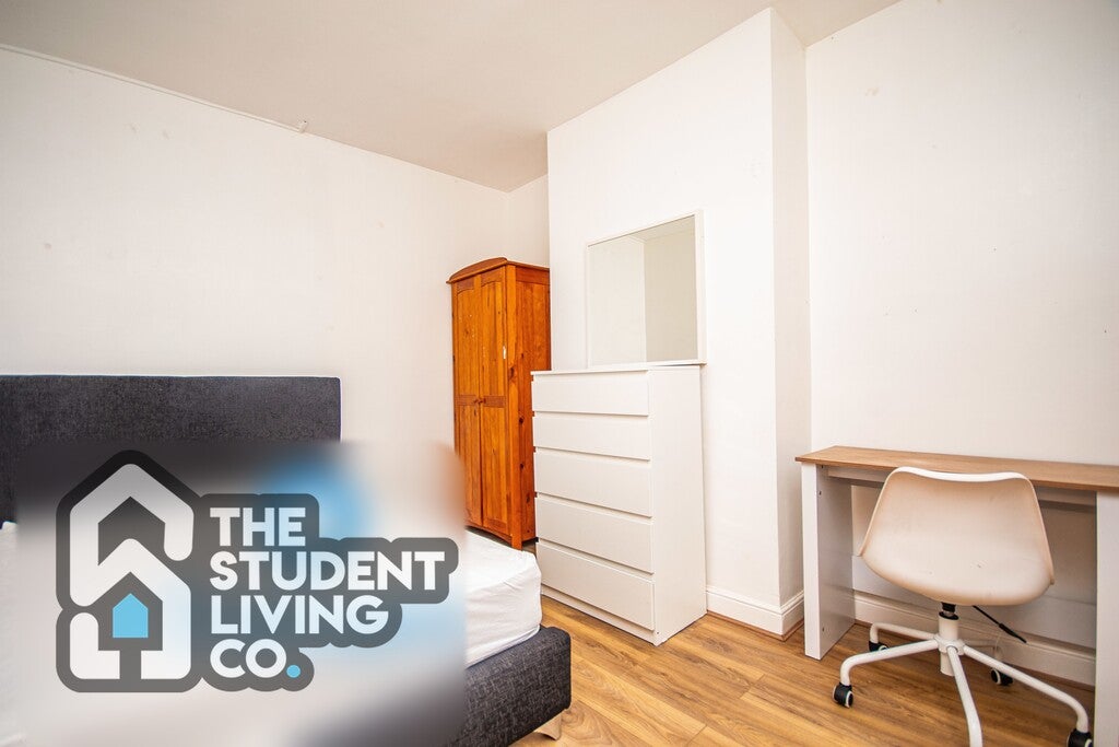 Room Manor Street in Nottingham