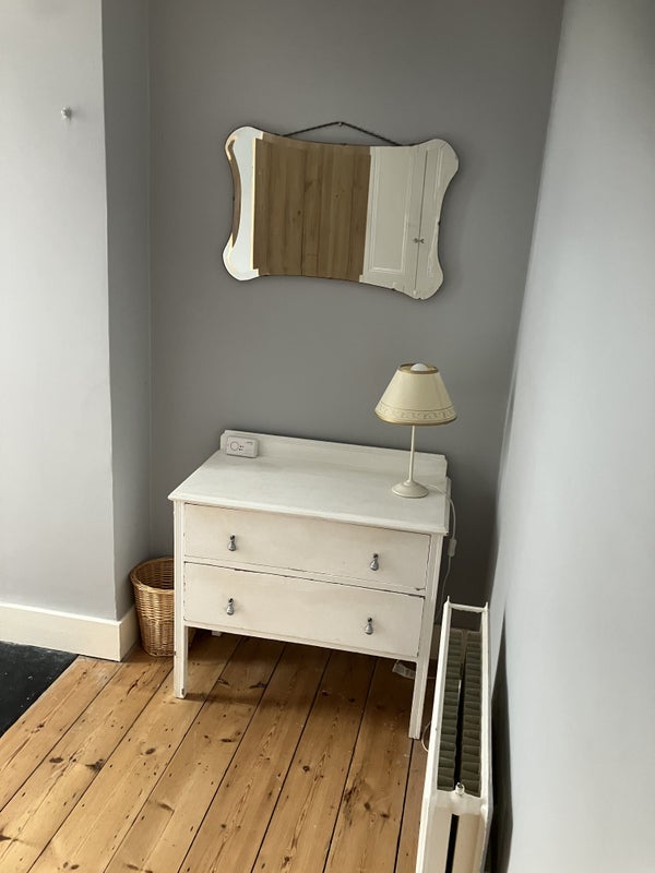Room Cheltenham Road in Greater London