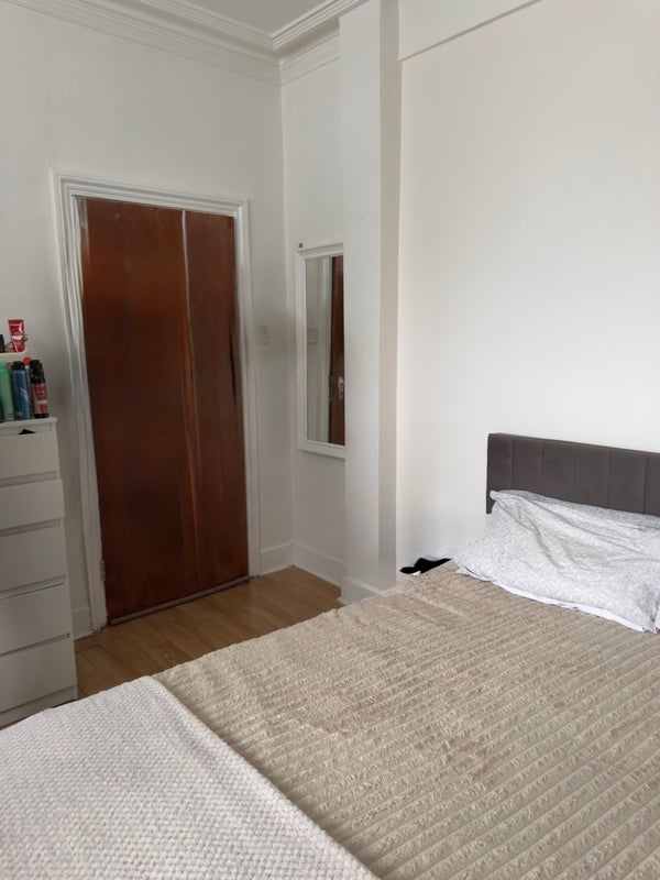 Room Francis Road in Greater London