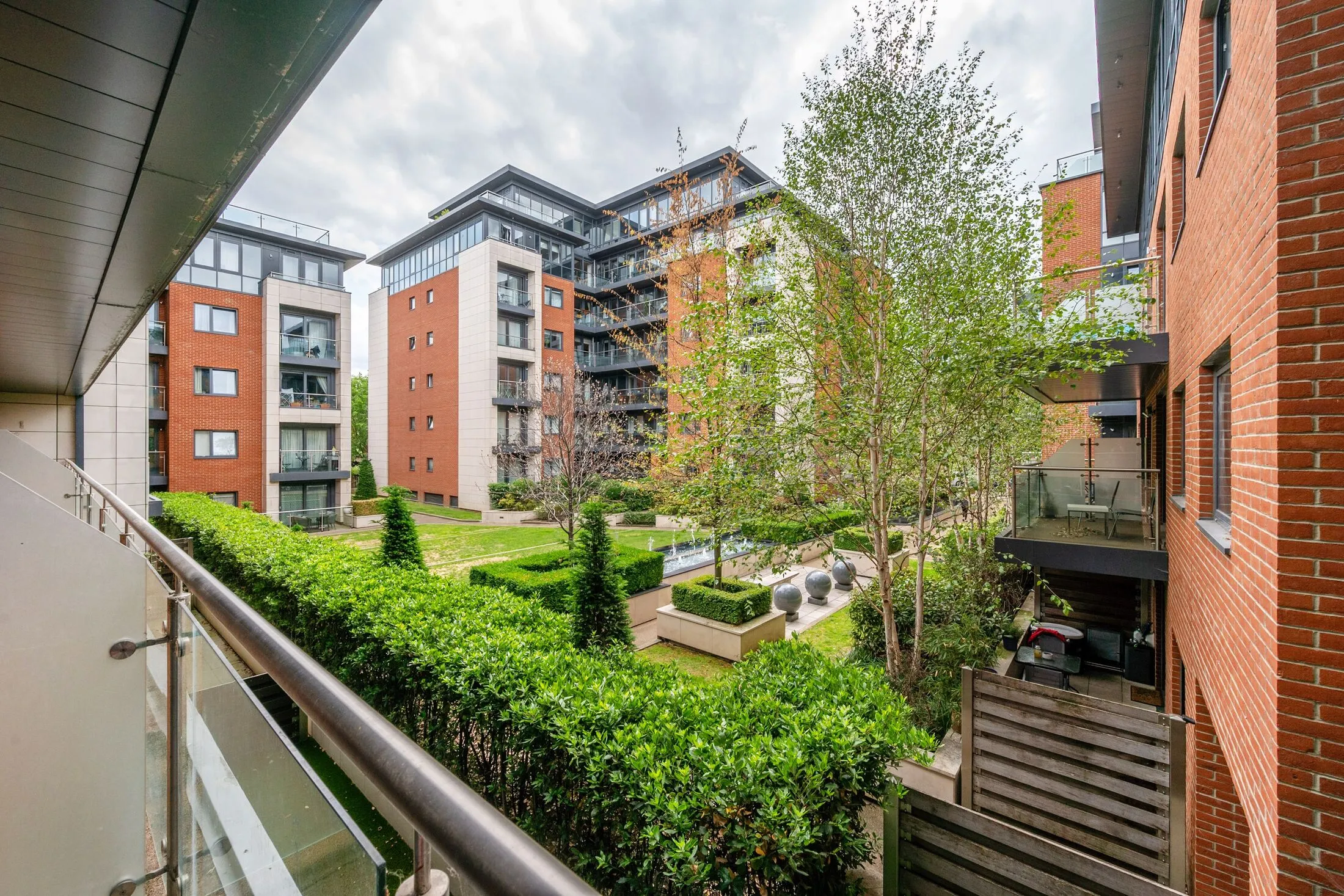 Flat Putney Hill in Greater London