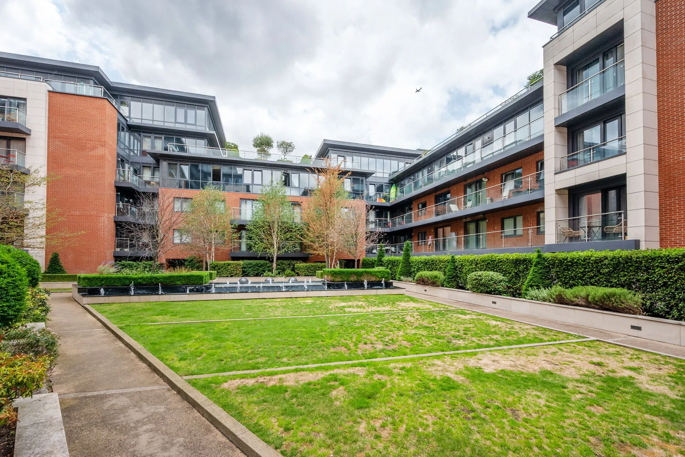 Flat Putney Hill in Greater London