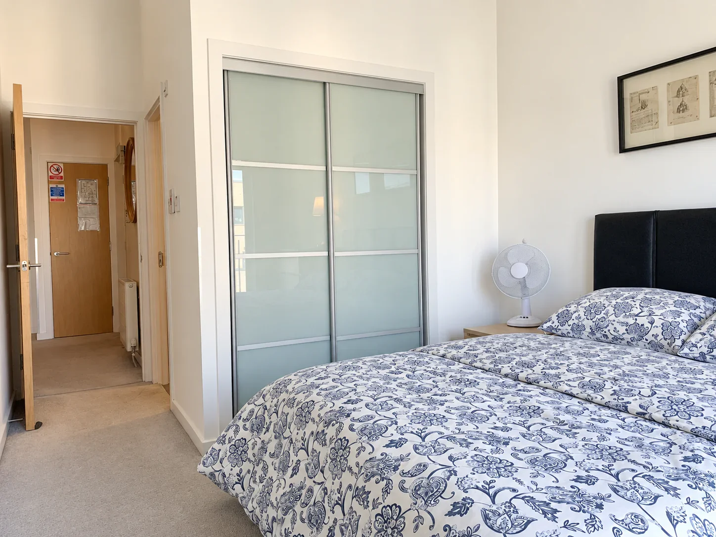 Flat Salamander Court in City of Edinburgh
