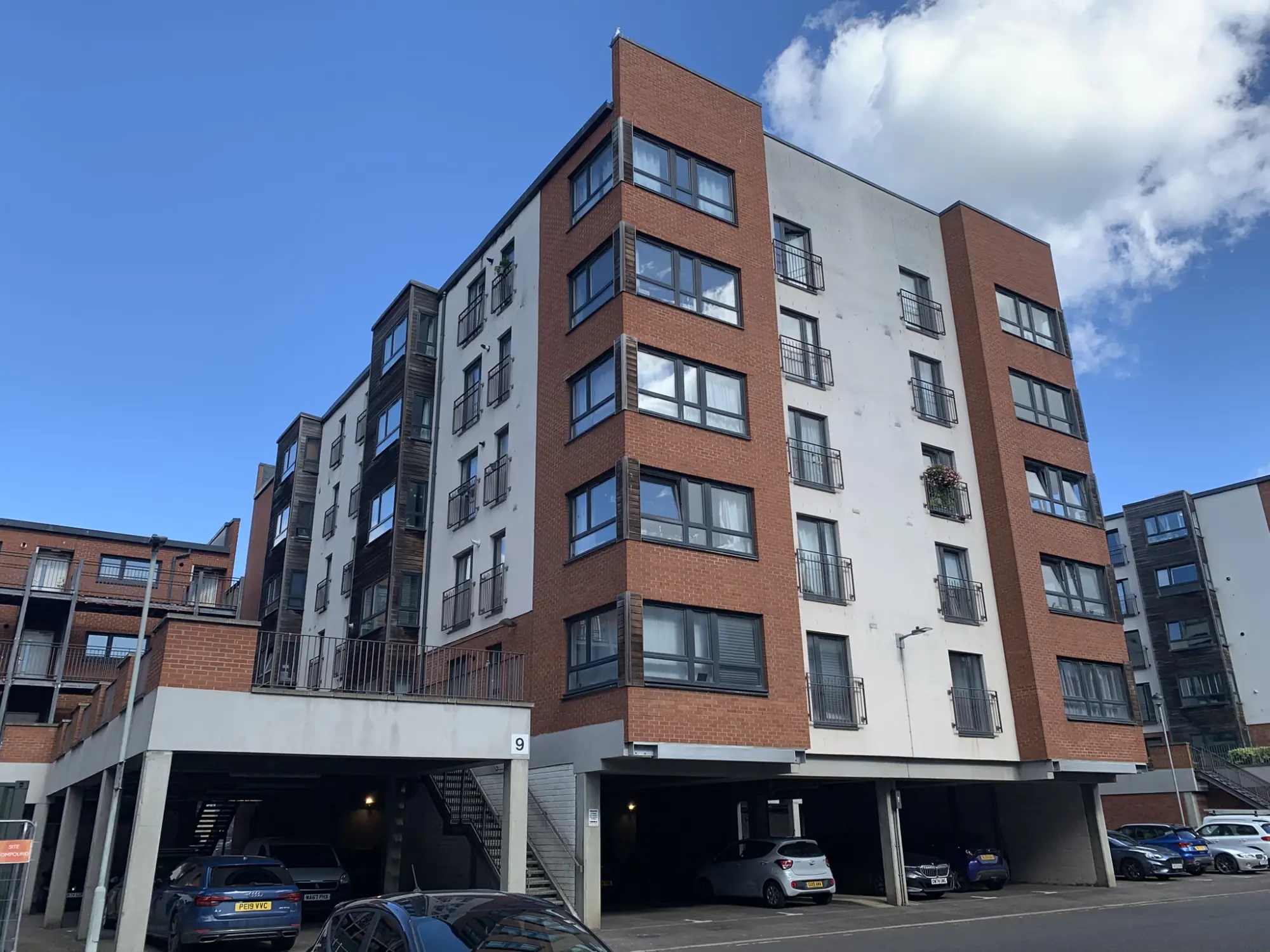 Flat Salamander Court in City of Edinburgh