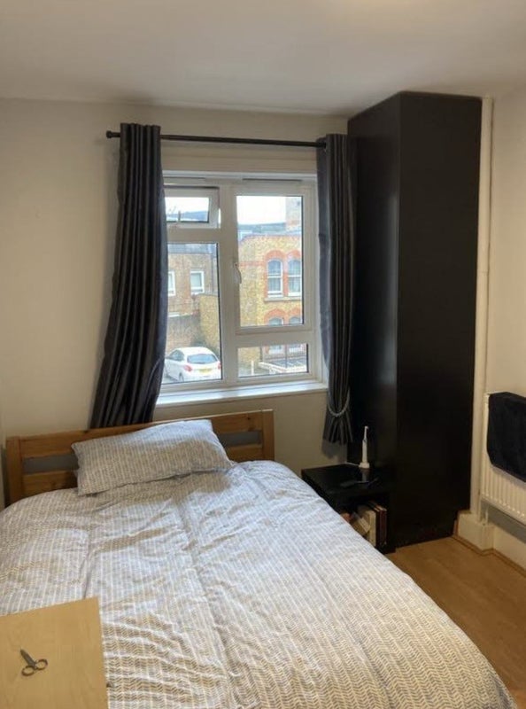 Room City Road in Greater London