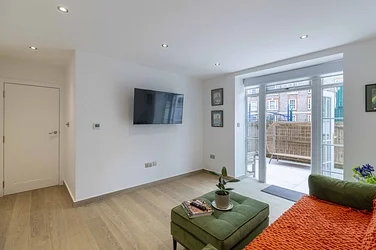 Flat Ebury Bridge Road in London