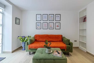 Flat Ebury Bridge Road in London
