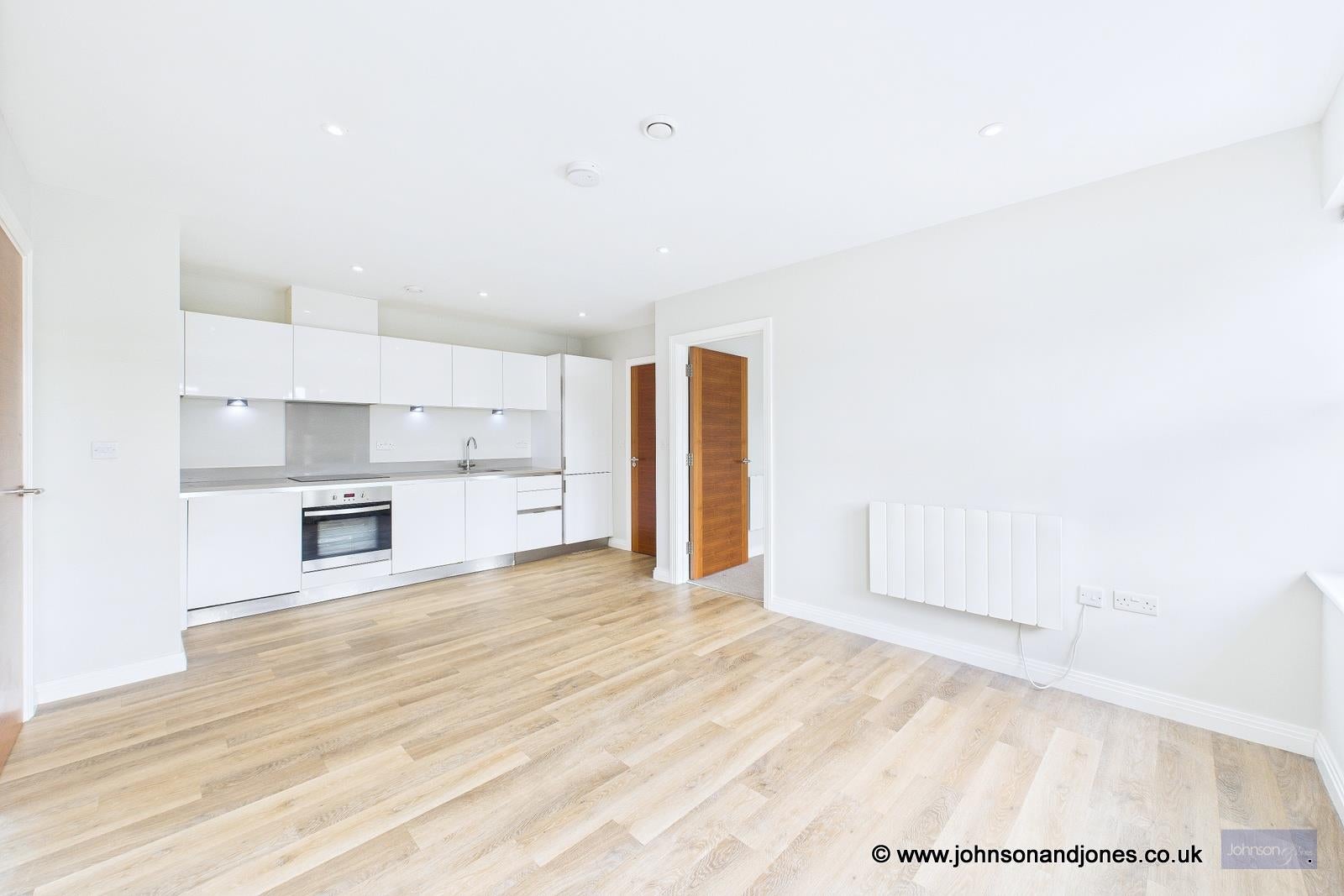 Flat Gogmore Lane in Borough of Runnymede