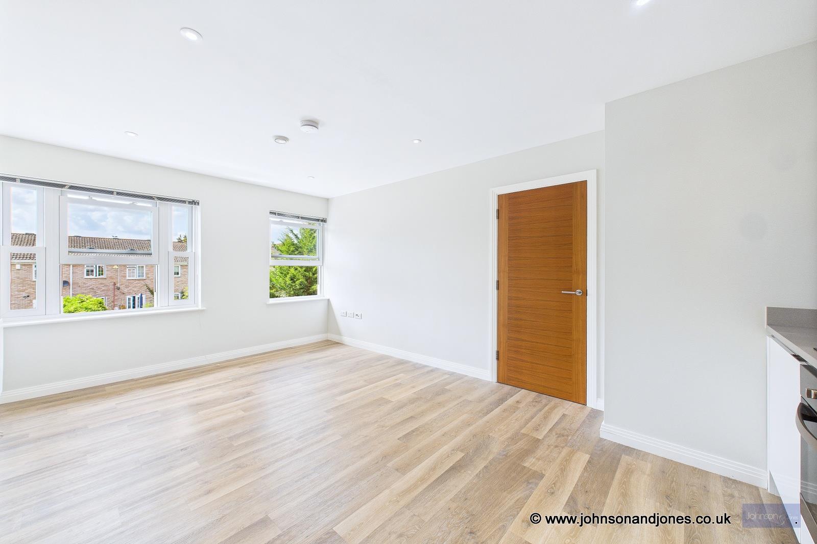 Flat Gogmore Lane in Borough of Runnymede