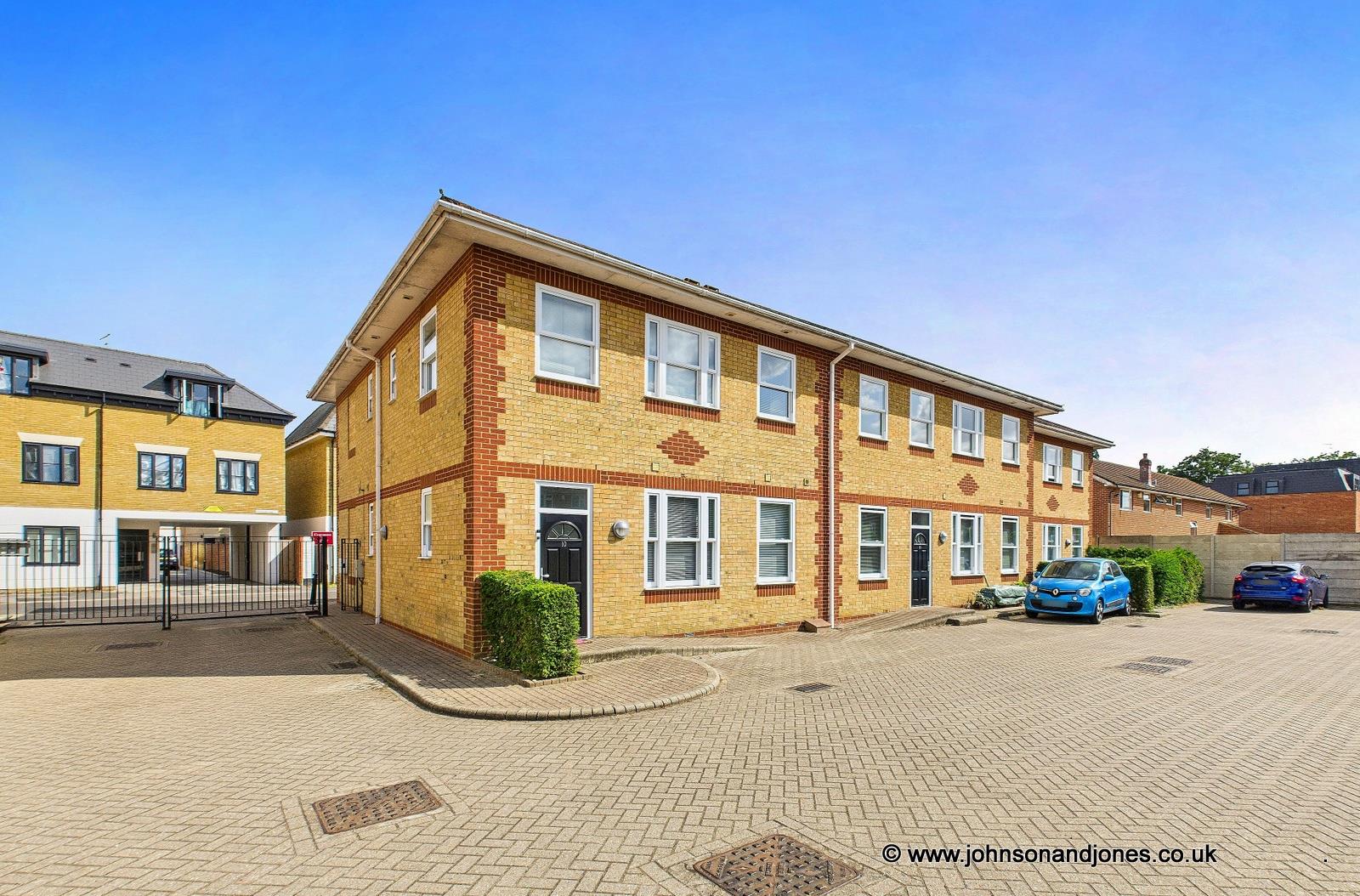 Flat Gogmore Lane in Borough of Runnymede